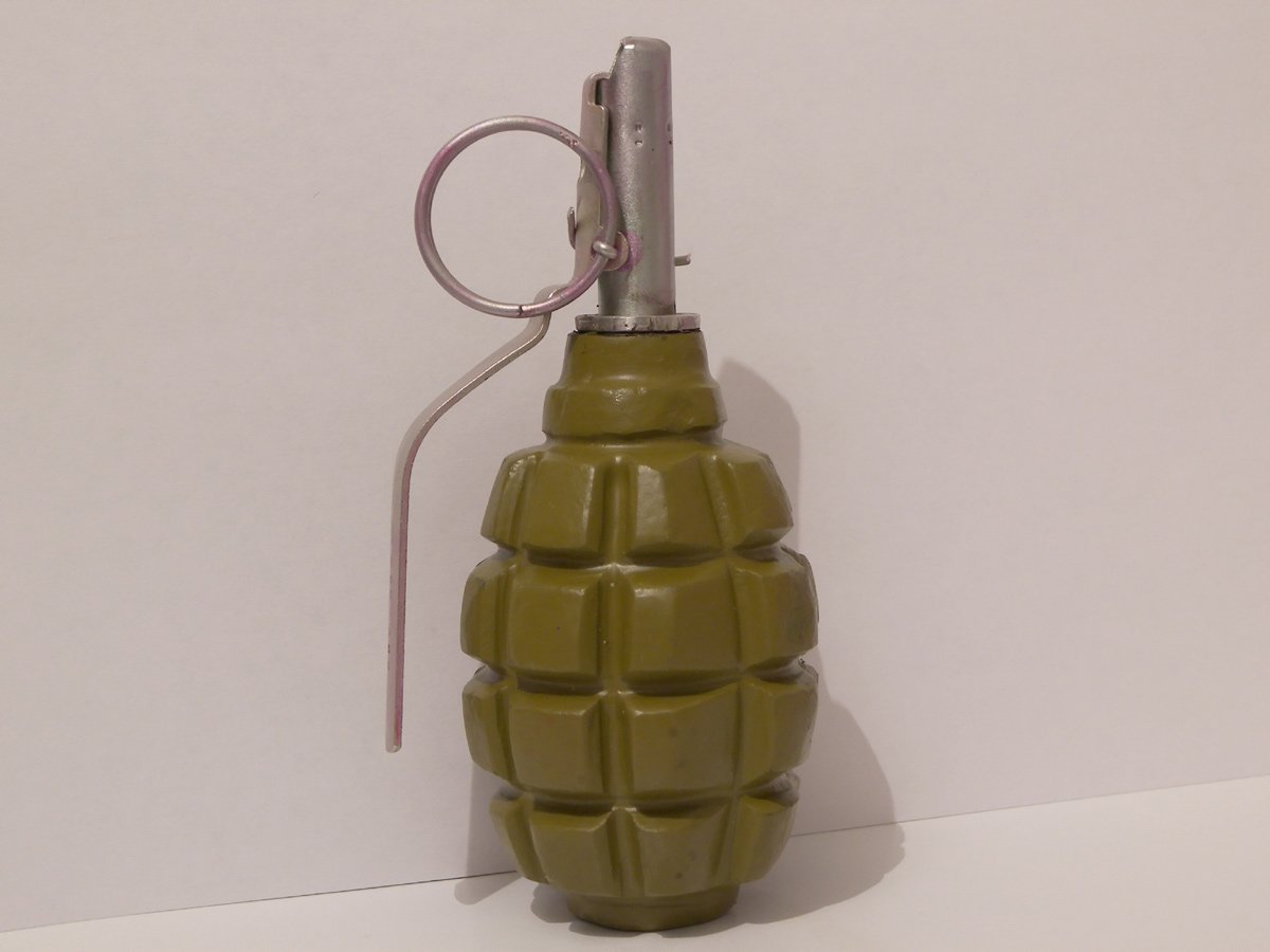 Grenade F-1