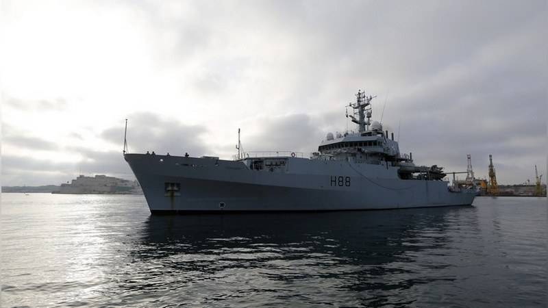 Британский военный корабль «подрезал» российское судно у берегов Турции
