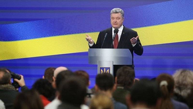 Порошенко назвал ключевым вызовом для Украины "войну" с Россией