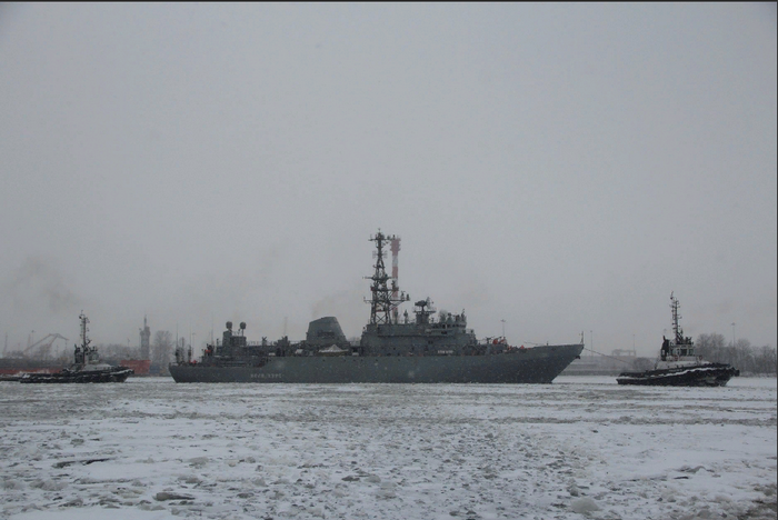 Разведывательный корабль "Иван Хурс" вышел на ходовые испытания