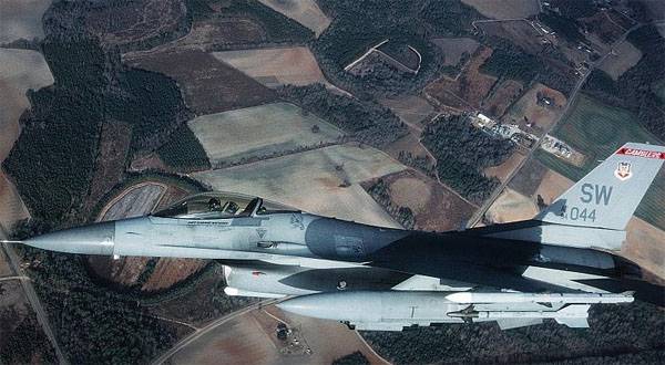 F-16 сбросил баки в непосредственной близости от рыболовецкой шхуны в Японии
