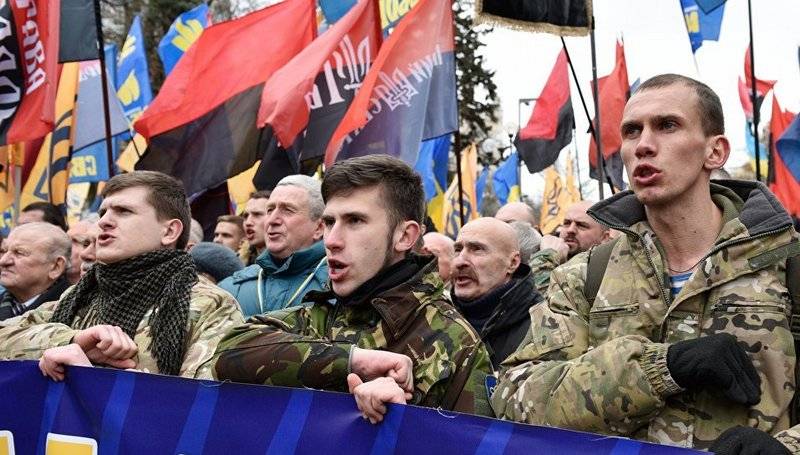 В Киеве разрешили вывешивать бандеровский флаг по отдельным праздникам