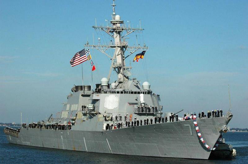 Российский адмирал прокомментировал появление американских эсминцев на Черном море