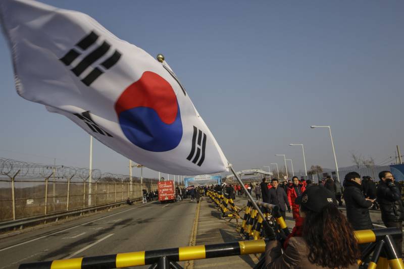 Сеул направляет в КНДР двух спецпосланников