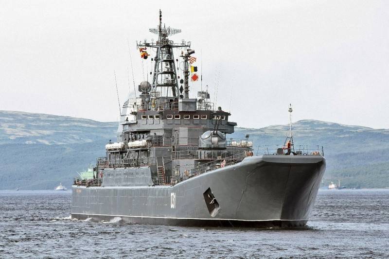 БДК «Александр Отраковский» провел учение в Норвежском море под присмотром НАТО