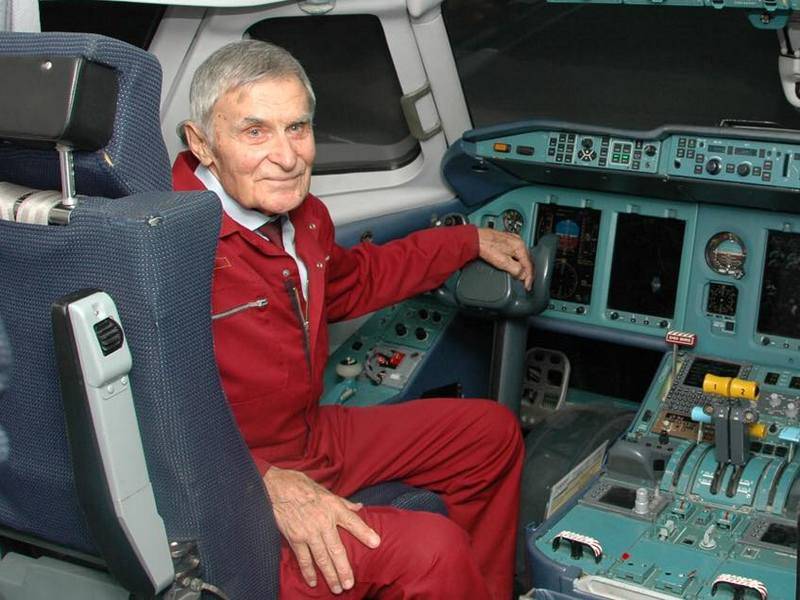 На Украине скончался известный советский летчик-испытатель, герой СССР Юрий Курлин
