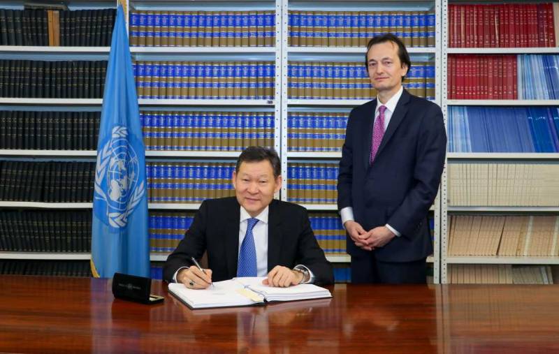 Республика Казахстан подписала договор о запрещении ядерного оружия