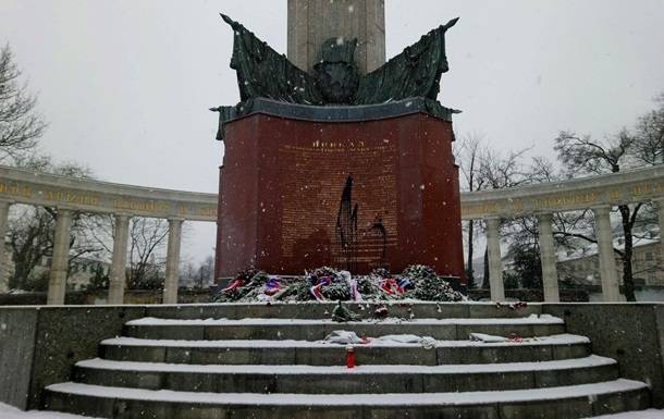 В Вене осквернён памятник советским воинам