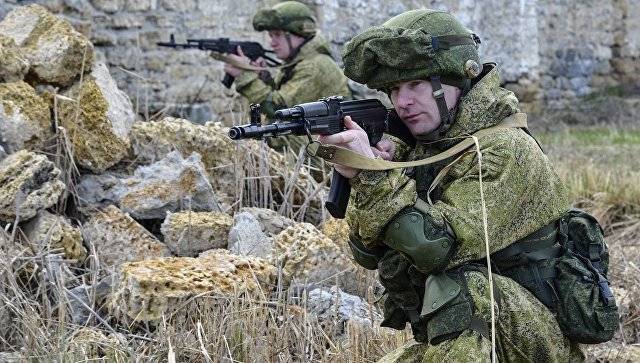 Бойцы ВДВ проводят учение в Крыму