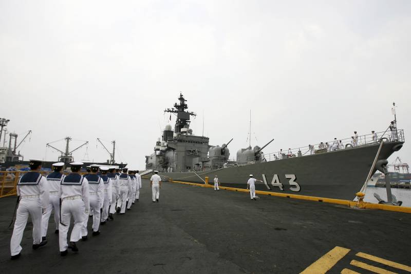 ВМС Японии задумались над приобретением нефтяного танкера