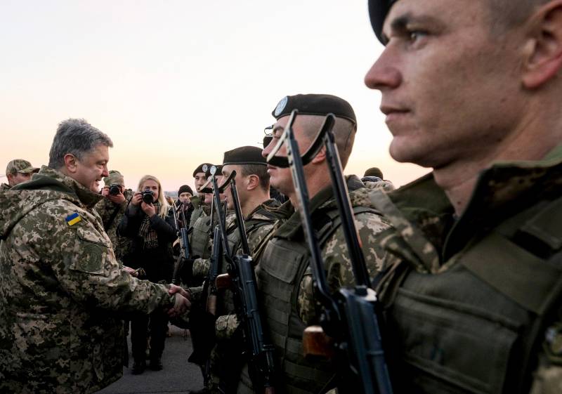Эксперт: Порошенко закрыл себе дорогу в НАТО переброской войск к западной границе