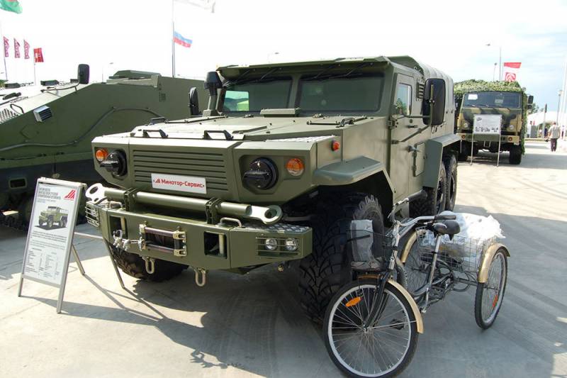 В Беларуси создан бронированный плавающий грузовик