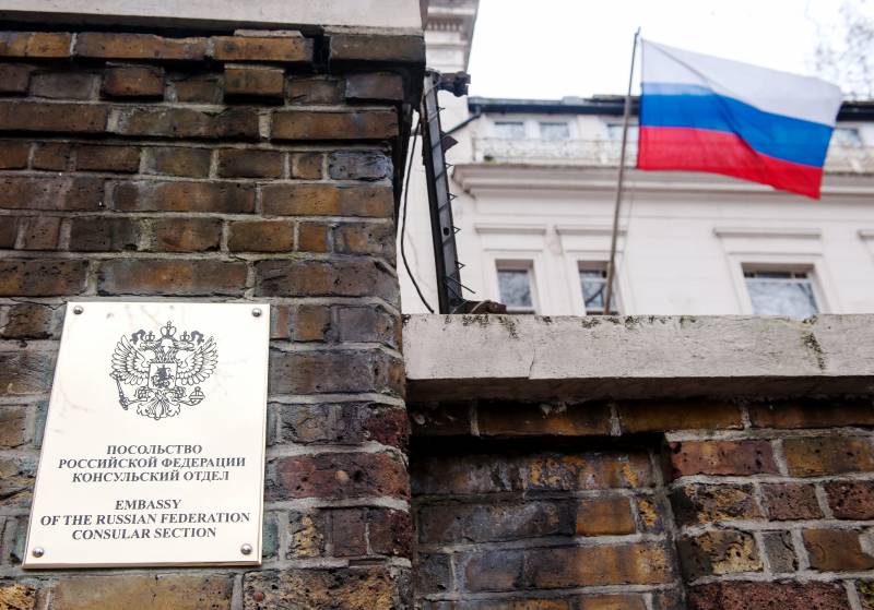 Экс-сотрудник КГБ: высылка российских дипломатов не нарушит работу разведки