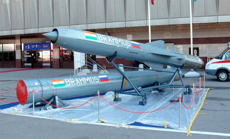 Испытания крылатой ракеты "БраМос" с ГСН индийского производства признаны успешными
