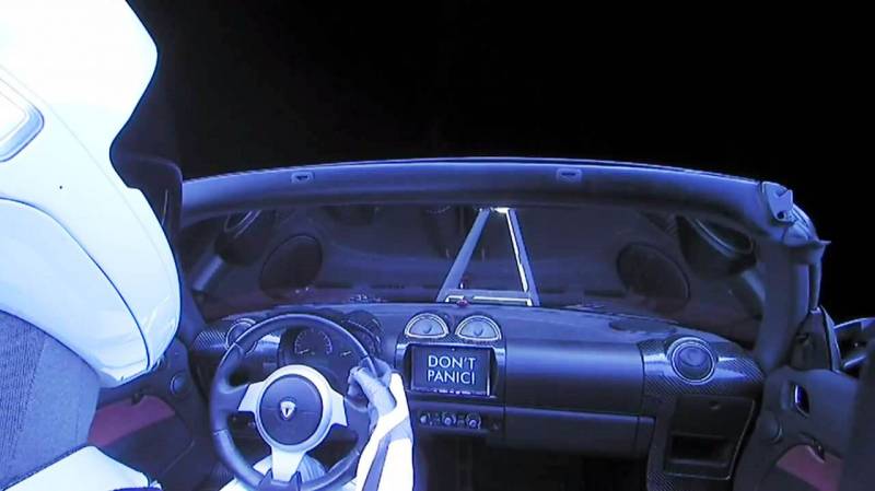 Маск опубликовал новое видео запуска ракеты с автомобилем Tesla Roadster