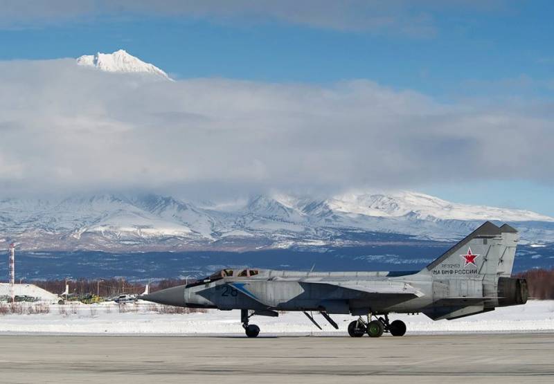 МиГ-31 Камчатской авиабазы отработали перехват самолетов условного противника