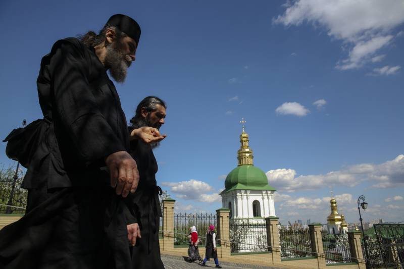 Порошенко увязал вопросы поместной церкви и возвращения Крыма