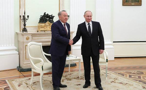 Для России Назарбаев осудил удары США по Сирии, а для Казахстана - нет...