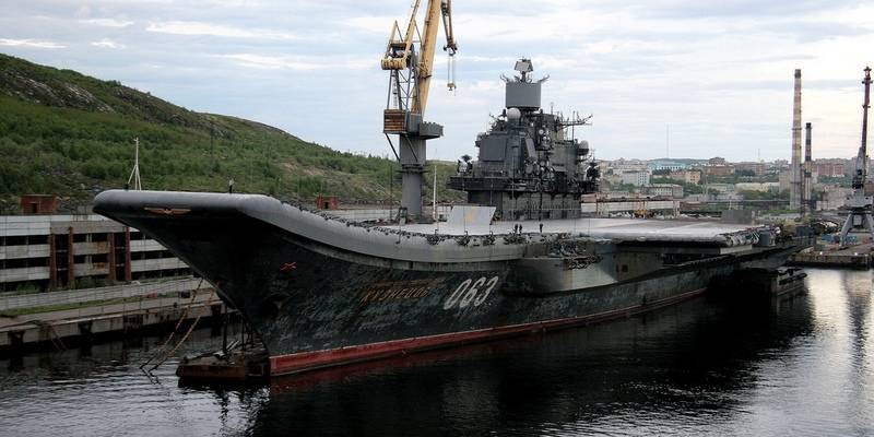 Госконтракт подписан. "Адмирал Кузнецов" встал на ремонт