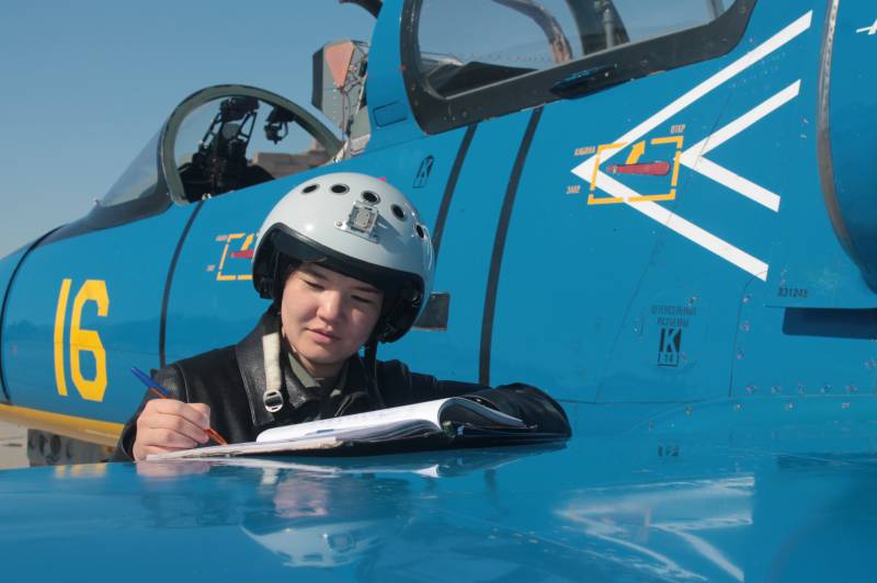 В ВВС Казахстана появилась первая женщина-летчик
