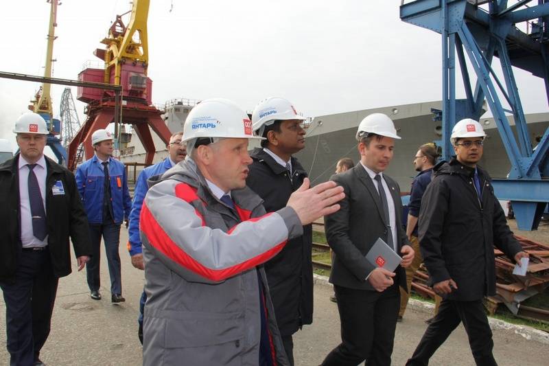 Посмотрел на фрегаты проекта 11356. Завод "Янтарь" посетил представитель МО Индии