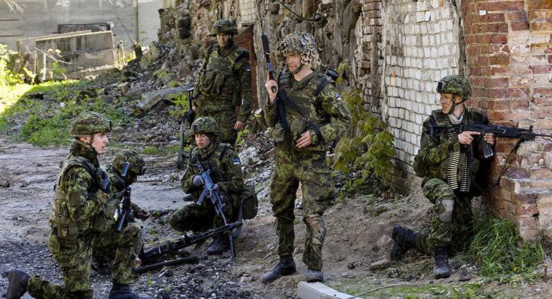 "Яростный молот".  Эстония начинает военные учения в Латвии