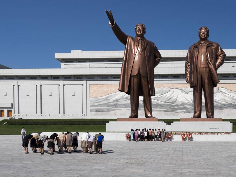 «День Солнца». КНДР отмечает день рождения Ким Ир Сена