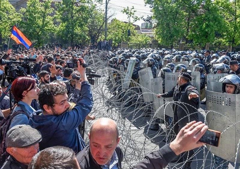 Без насилия. В Армении объявили о начале "бархатной" революции