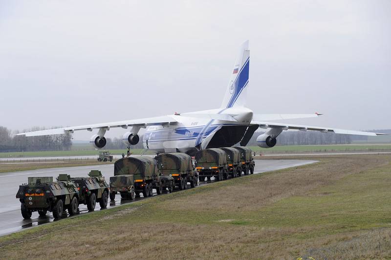 Пешком ходите! Россия прекращает перевозки техники НАТО "Русланами"