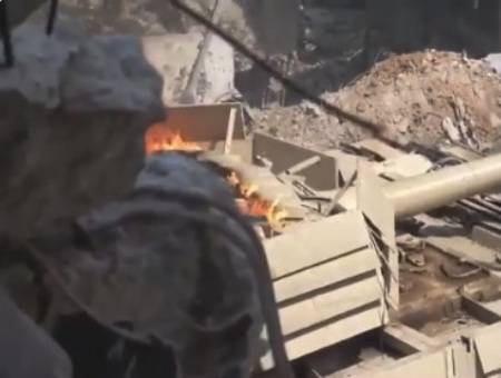 В Сирии сгорел Т-72 с «уголковой защитой»