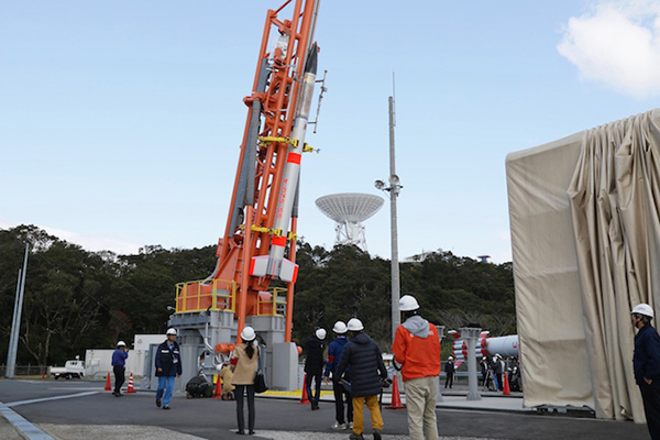 日本发射了一枚矮火箭
