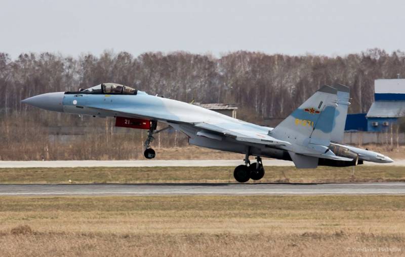 Китайский Су-35 замечен в Новосибирске