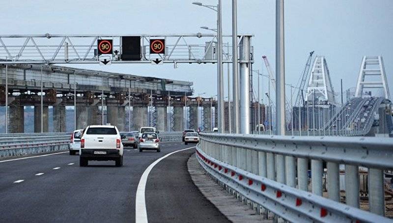 До 5 тысяч машин. На Крымском мосту посчитали количество автомобилей за первые полдня