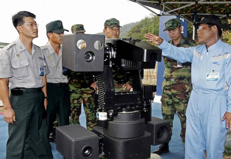 В одном строю. В армию Южной Кореи планируют "призывать" роботов