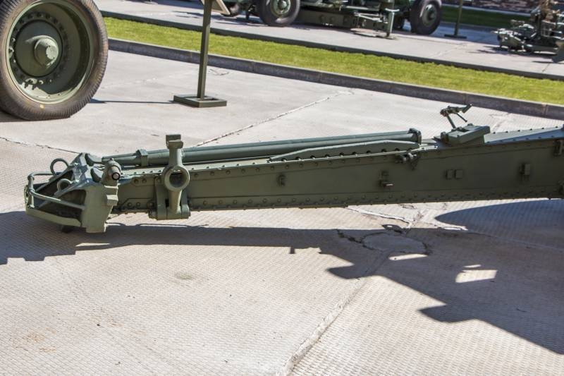 Artillería, gran calibre: 122-cañón de casco mm A-19 