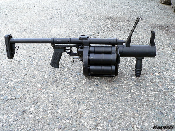  RG-6 "Gnomo" (6G30) - lanzagranadas revólver manual