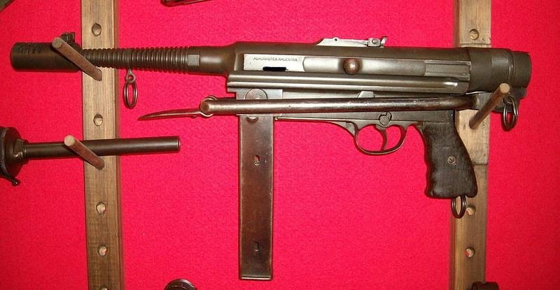 武器的历史: 冲锋枪 Halcon M/943 