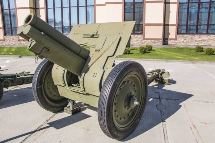 Artillerie, gros calibre: 122-échantillon d'obusier mm 1910/30 années. 