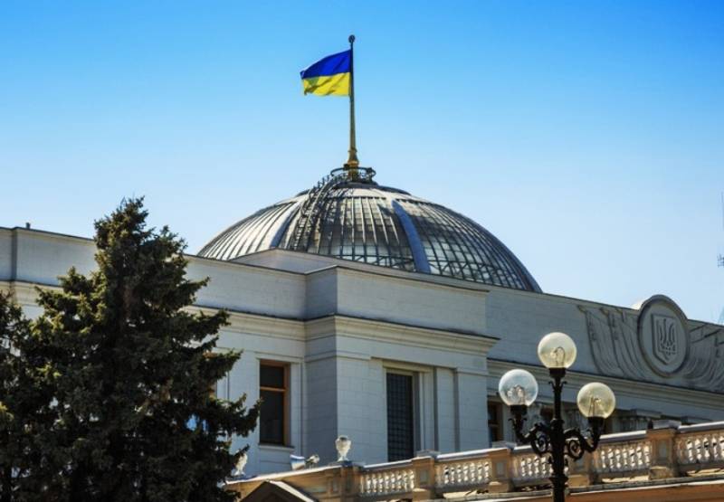 Нардеп ВРУ: Власть сдала суверенитет Украины