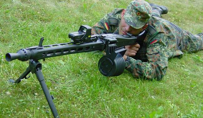 
		Mitrailleuse allemande MG3 cartouche calibre 7,62 mm