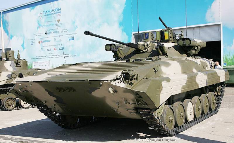 Модернизированные БМП-2М с боевым модулем "Бережок" поступили в ЦВО