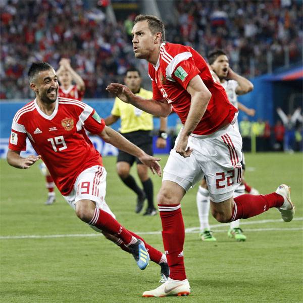 Российская футбольная сборная впервые в новейшей истории вышла в плей-офф ЧМ
