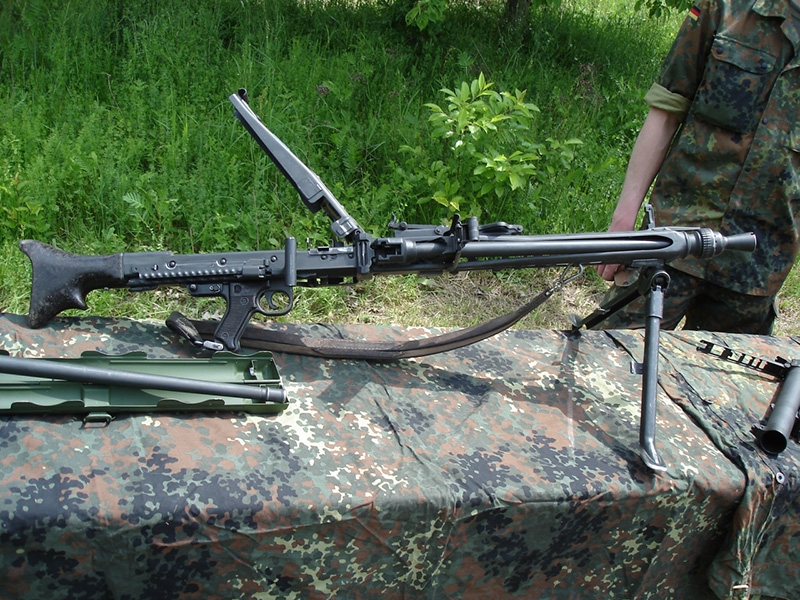 
		Mitrailleuse allemande MG3 cartouche calibre 7,62 mm