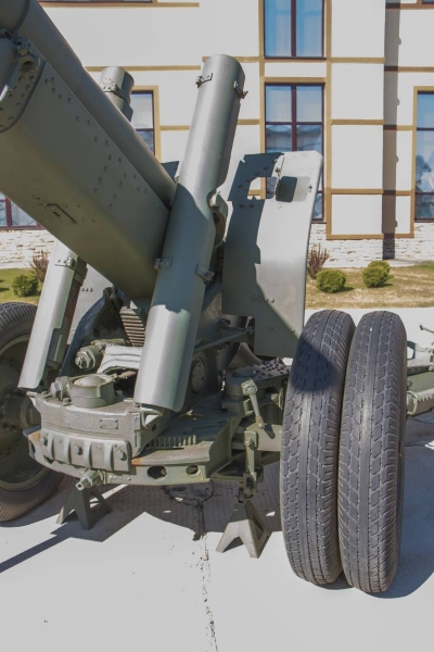 Artillery, large caliber: 122-mm Gun Cabinet A-19 