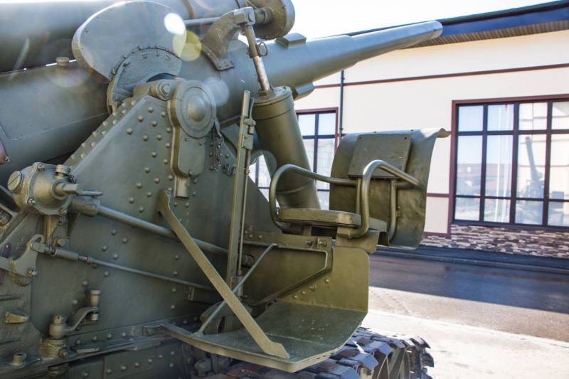 Artillerie, gros calibre: 152-mm carabine Br-2 
