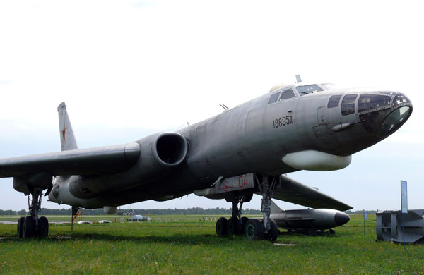  Tu-16 尺寸. 引擎. 重量. 历史. 飞行范围. 实用的天花板