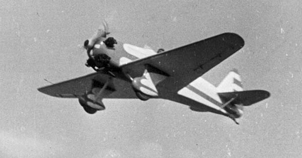 飞机 UT-1 尺寸. 引擎. 重量. 历史. 飞行范围
