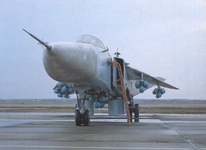  Dimensions du Su-24M. Moteur. Le poids. Histoire. Gamme de vol. plafond pratique