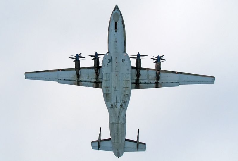  An-22 Antey Dimensions. Moteur. Le poids. Histoire. Gamme de vol. plafond pratique