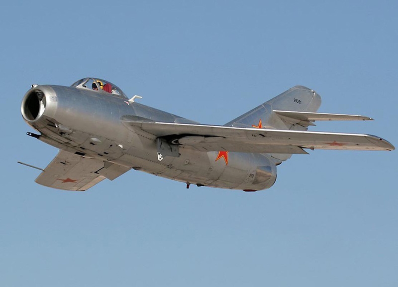  Dimensiones del MiG-15. Motor. El peso. Historia. rango de vuelo. techo práctico